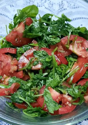 Una foto de Dos ensaladas con base de tomate