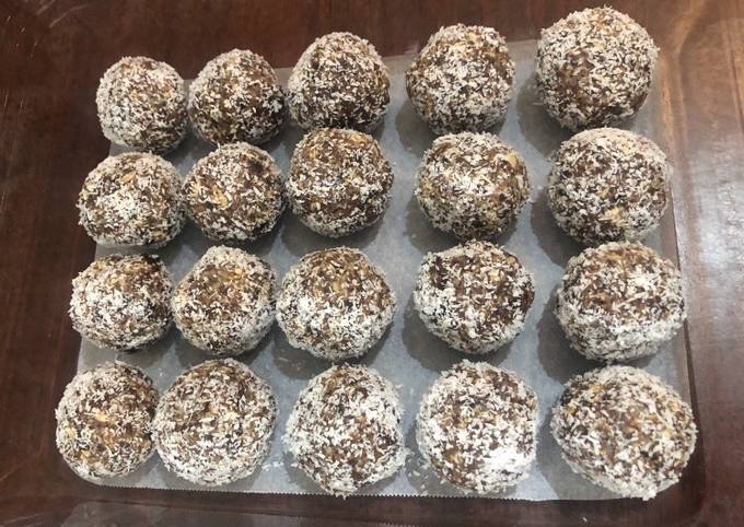 Recipe of Ultimate Date, Cocoa and Coconut Bliss Balls