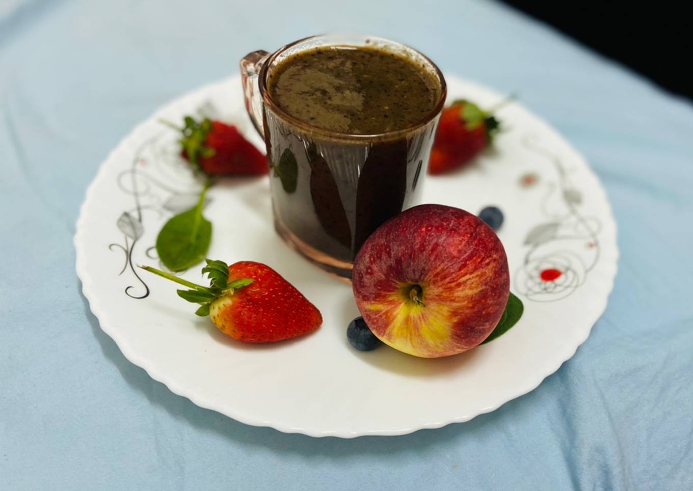 Apple berries & baby spinach smoothie