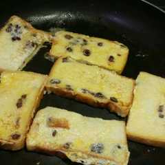 A picture of Simple fried Bread🍞.