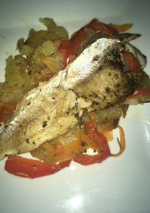 Una foto de Pescado en aluminio con Verduras al horno