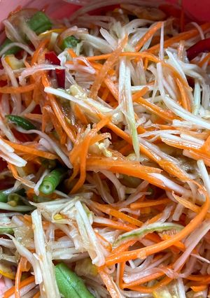 รูปของ ส้มตำใส่มะเขือขื่นแครอท🥕🥗