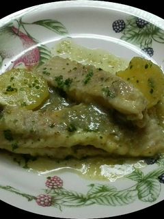 Una foto de Raya en salsa verde