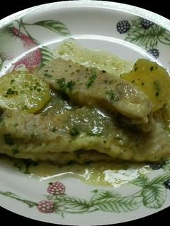 Una foto de Raya en salsa verde