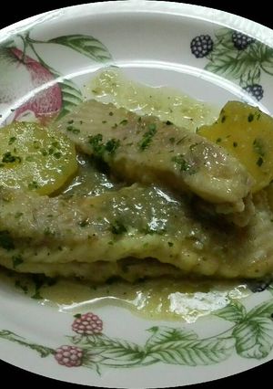 Una foto de Raya en salsa verde