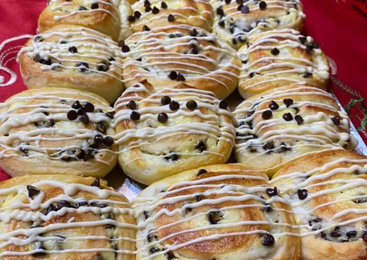 Easiest Way to Make Perfect Cinnamomon Rolls,con ricotta e gocce di cioccolato