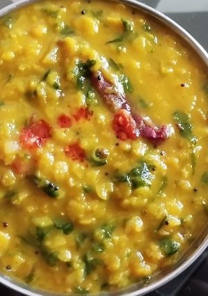 ढाबा स्टाइल डाळ पालक कूकर रेसिपी (Dhaba Style Dal Palak Recipe In Marathi) रेसिपी चे मुख्य फोटो 