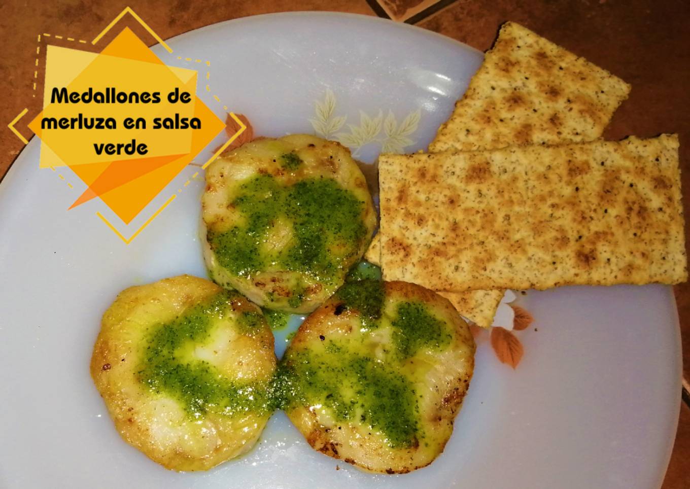 Medallones de merluza en salsa verde. (Receta rápida y saludable)