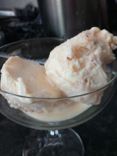 Una foto de Helado de almendra en Monsieur Plus