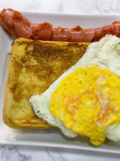 A picture of French Toast.