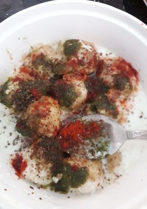 A picture of Dahi vada.