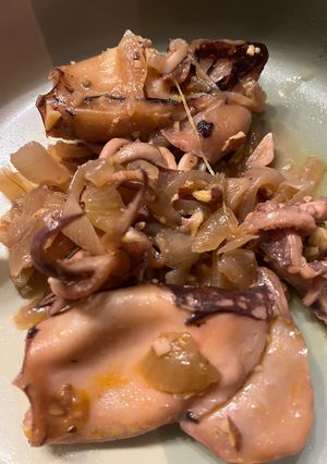 Una foto de Calamares en Salsa de Vino Blanco