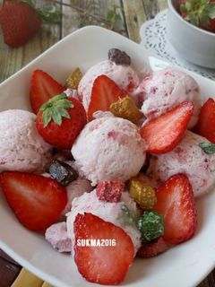 Foto resep Homemade Strawberry Ice Cream