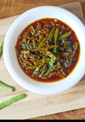 नागपूर स्पेशल सावजी गवार शेंगा (savji gavar shenga recipe in marathi) रेसिपी चे मुख्य फोटो 