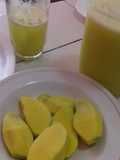 Agua fresca de mango, con mangos tiernos