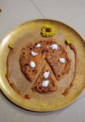 A picture of પનીર આલુ પરોઠા.