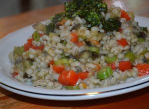 Una foto de Salteado de cebada y verduras