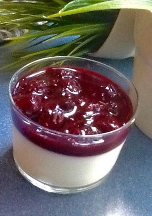 Foto principal de Vasitos de panna cotta con frutos rojos
