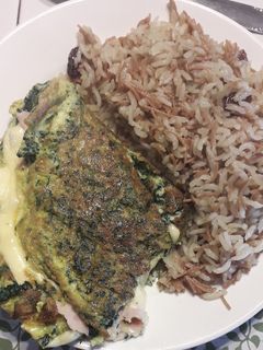 Una foto de Omelette de espinaca con queso y jamón