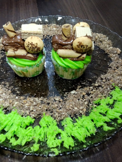 A picture of Mini Train cupcakes.