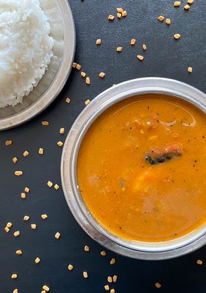 A picture of Vendhaya kulambu (Fenugreek gravy).