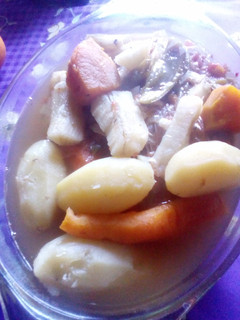Una foto de Pollo al horno con mandioca y zanahoria