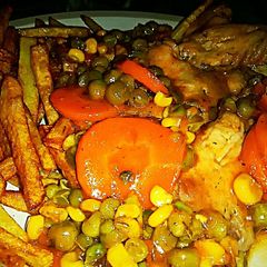 A picture of Tex's Ez Wings Stew with Skinny Fries 🍟🍗🍲.