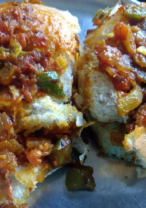 A picture of Masala pav.