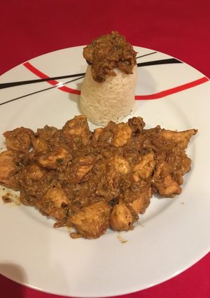 Foto principal de Pollo al curry con guarnición de arroz