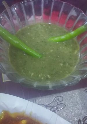 A picture of Green chutney.