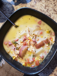 A picture of Chicken and ham corn chowder.