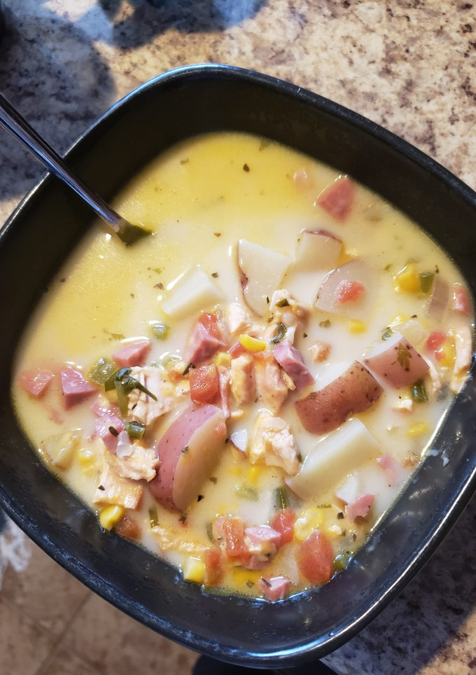 A picture of Chicken and ham corn chowder.