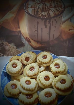 Azonnal omlós puha linzer baracklekvárral 🍹🍸🍹 recept fotója