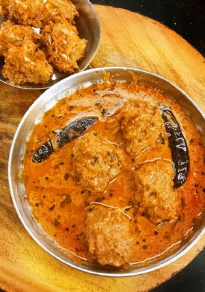 व्हेज कोफ्ता करी (veg kofta curry recipe in marathi) रेसिपी चे मुख्य फोटो 