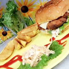 A picture of Zinger burger🍔🍔.