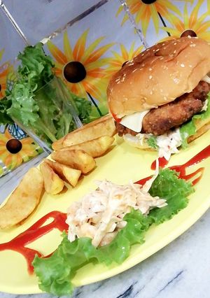 A picture of Zinger burger🍔🍔.