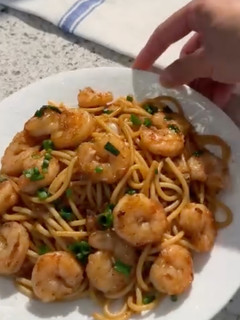 A picture of Shrimp Chow Mein.