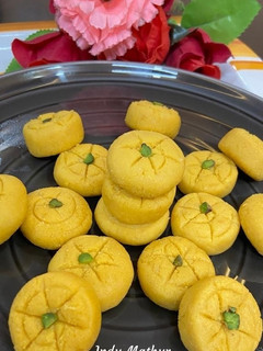 खोया पेड़ा (Khoya Peda recipe in Hindi) रेसिपी मुख्य फोटो