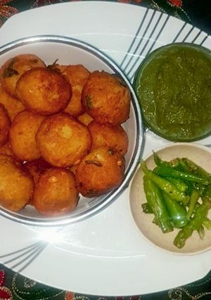પકોડા (Pakoda Recipe in Gujarati) રેસીપી મુખ્ય ફોટો