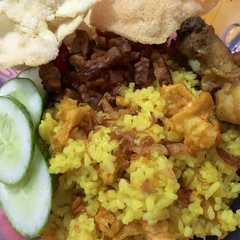 A picture of Nasi goreng kunyit.