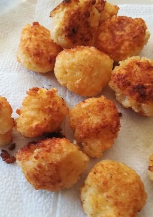 Una foto de Bolitas de arroz con queso
