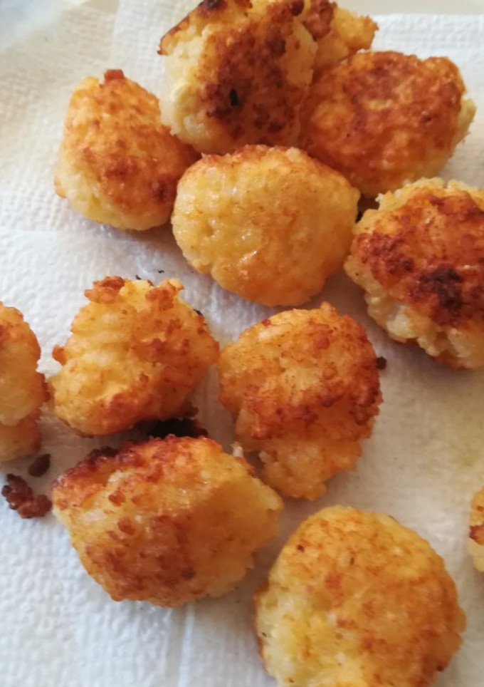 Una foto de Bolitas de arroz con queso