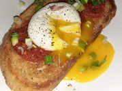 A picture of onion tomato toast
