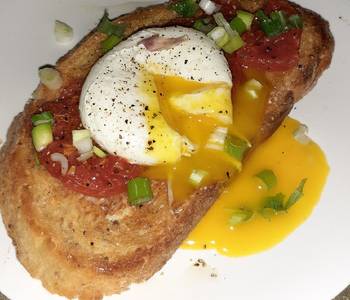 Best Recipe Tomato and poached egg garlic toast Delicious Simple