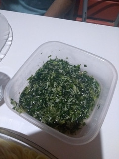 Una foto de Pesto económico, fácil y rápido
