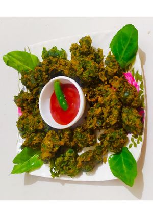 हरे भरे पालक पकौड़े (Hare bhre palak pakode recipe in Hindi) रेसिपी मुख्य फोटो