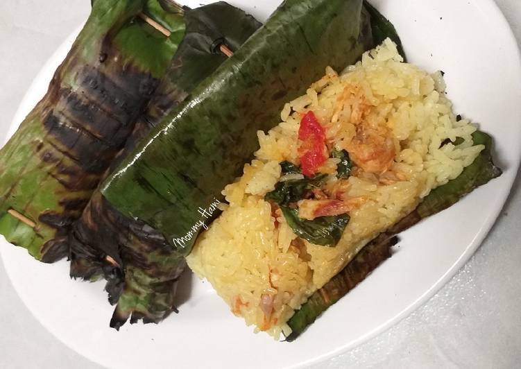 Langkah Mudah untuk Membuat Nasi Bakar Ayam Pedas Anti Gagal