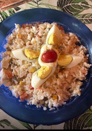 Una foto de Arroz tibio con jardinera y mayonesa