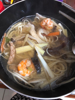 魷魚鮮蝦菇菇麵 的食譜成品照片