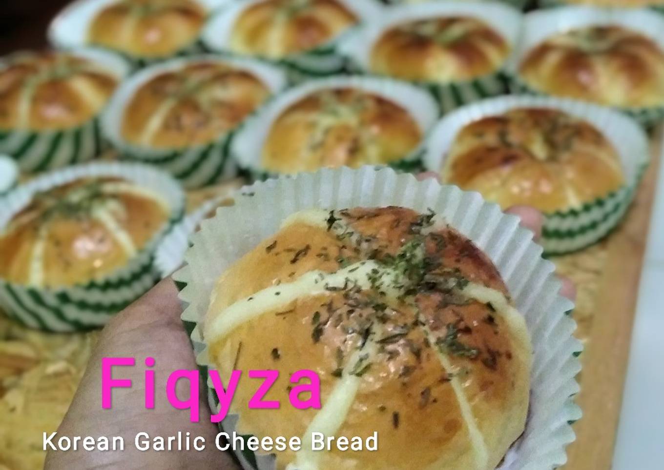 Korean Garlic Cheese Bread